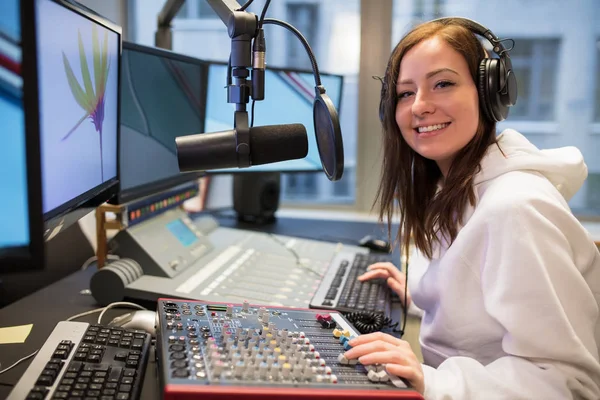 Beneficios del Radio Streaming para emisoras 5 beneficios del streaming